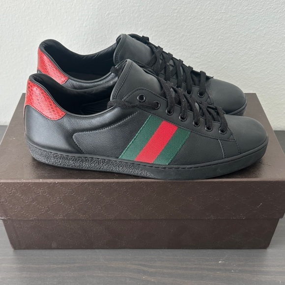 Gucci Black Sneakers with Red and Green Accents - Picture 1 of 10